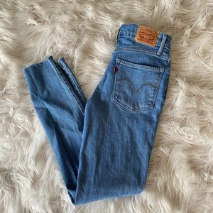 Levi’s 721 High Rise skinny jeans
